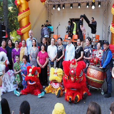 Amb. Dr. Wang Xiaolong with performers